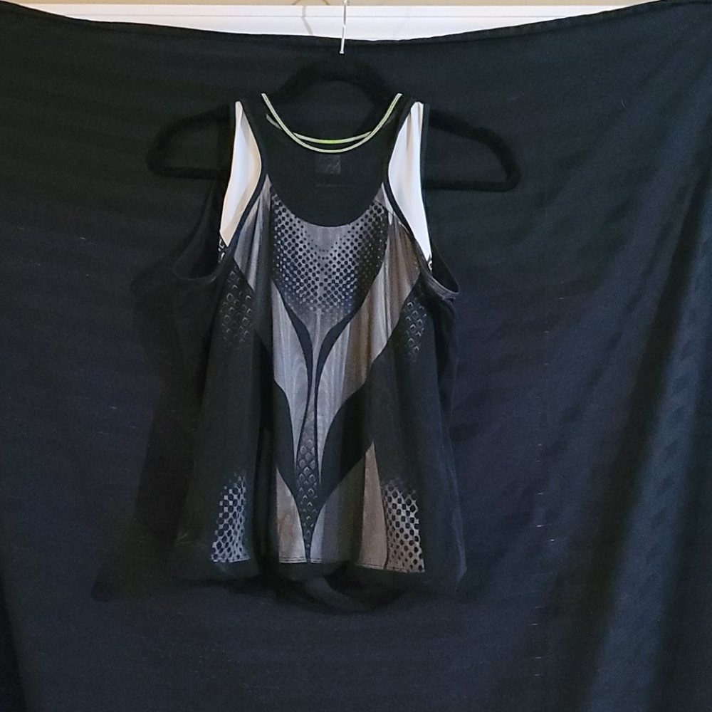 Tennis shirt